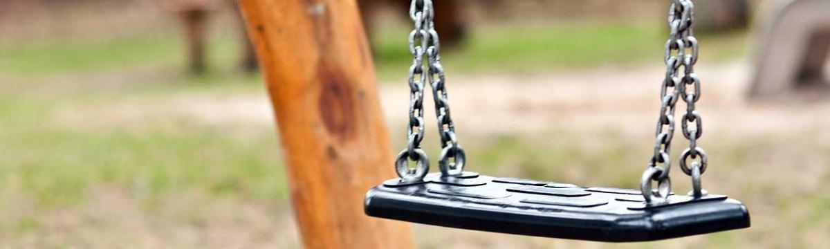 Schaukel Foto von einer Schaukel auf einem Spielplatz