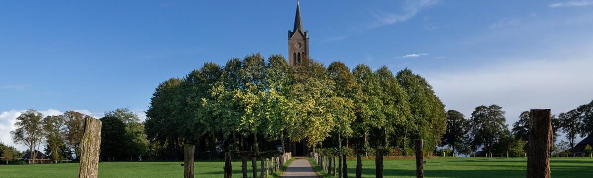 Louisenplatz mit Elisabethkirche in Louisendorf