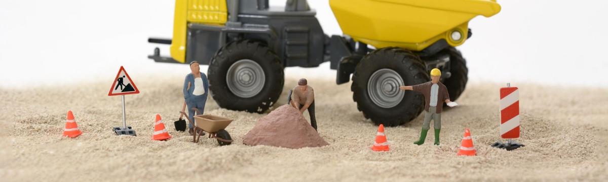 Bauarbeiten Foto mit Bagger und Bauarbeitern auf einer Straßenbaustelle