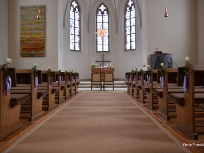 Foto vom Innenbereich der Elisabethkirche in Louisendorf