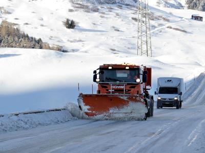 Schneepflugfahrzeug im Einsatz