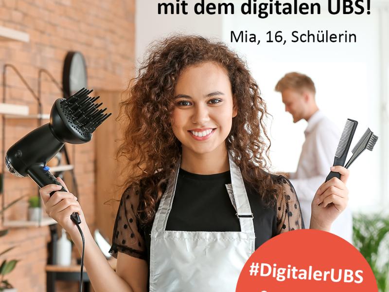 Foto zeigt eine Friseurin mit Fön und Kamm 