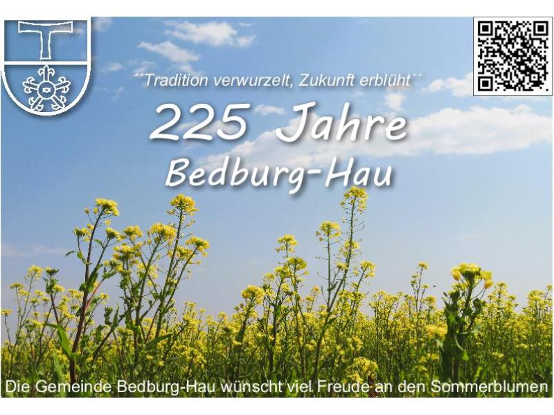 Gelb blühendes Rapsfeld mit blauem Himmel